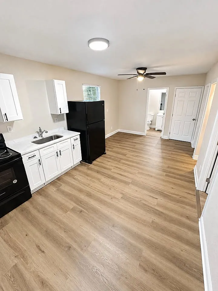 2 bed, 850 sqft, $1,375 — Photo 2