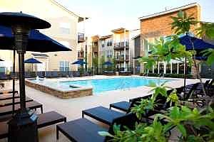 Vega-style pool w/grill & fire pit