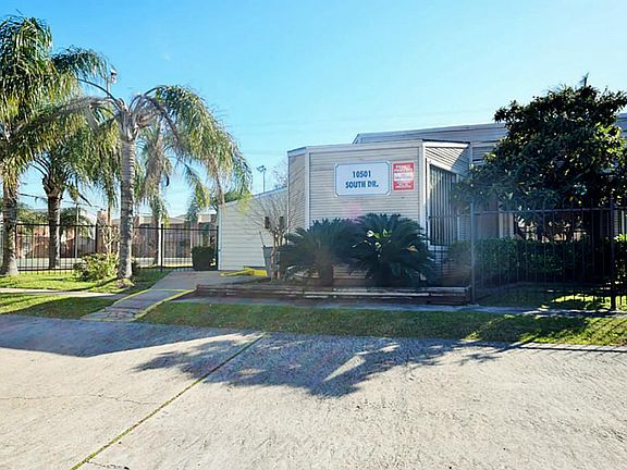 5th image of 10501 South Dr APT 304