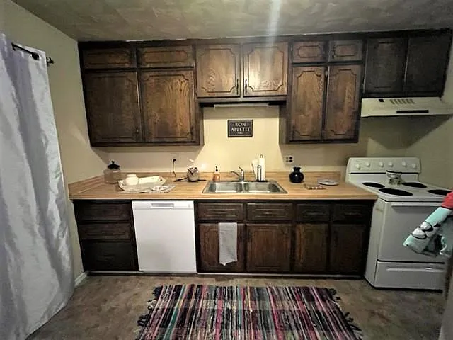 205 E Marshall Dr — Photo 11