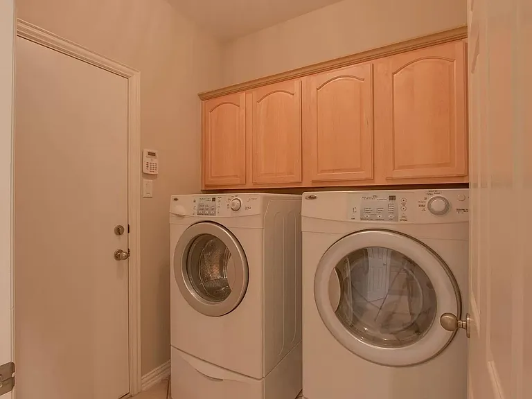 1825 Brookview Dr — Photo 12
