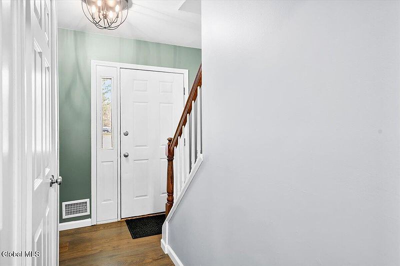 4th image of 3 Quail Hollow Court
