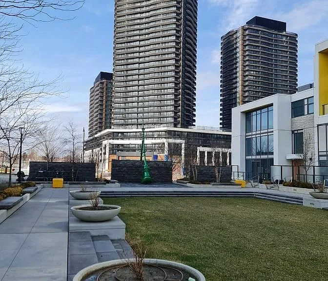 27 McMahon Dr N #203 — Photo 13