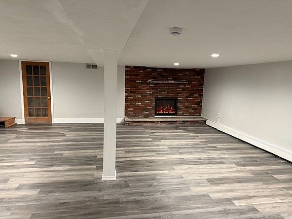 4th image of 375 S Franklin St #1