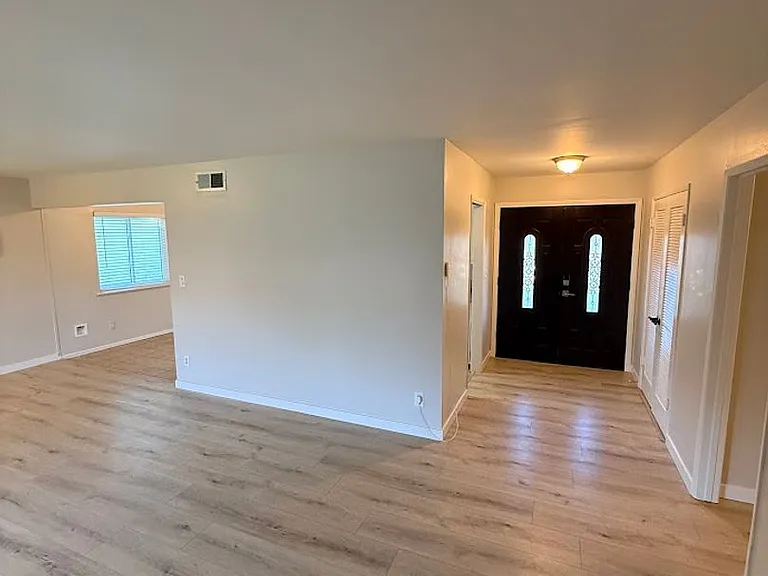 15148 Oro Grande St — Photo 6