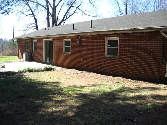 2nd image of 40 Pine Forest Dr