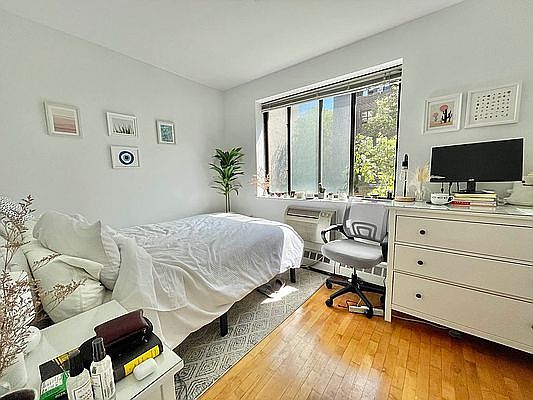 4th image of 287 E 4th St APT 3F