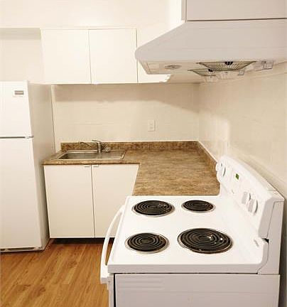 4th image of 1989 Wyandotte St #10793989