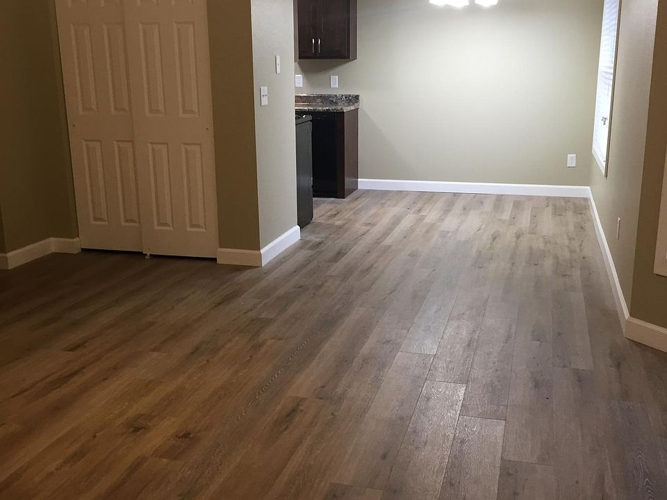 1st image of 14 Jennifer Dr