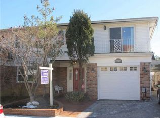 21516 15th Rd, Flushing, NY 11360