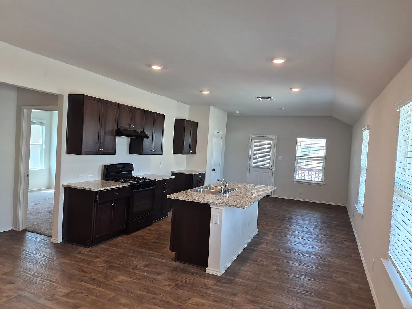 120 Middle Green Loop, Floresville, TX. 78114 — Photo 4