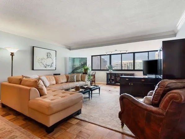 9 Hawthorne Pl APT 9R, Boston, MA 02114