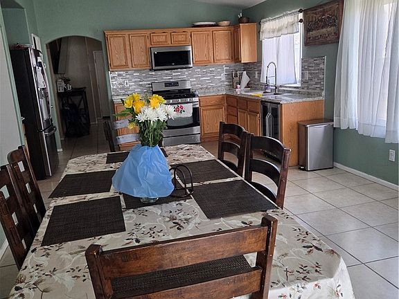 5th image of 15053 Brown Ln