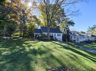 7 Mountainside Dr, Wayne, NJ