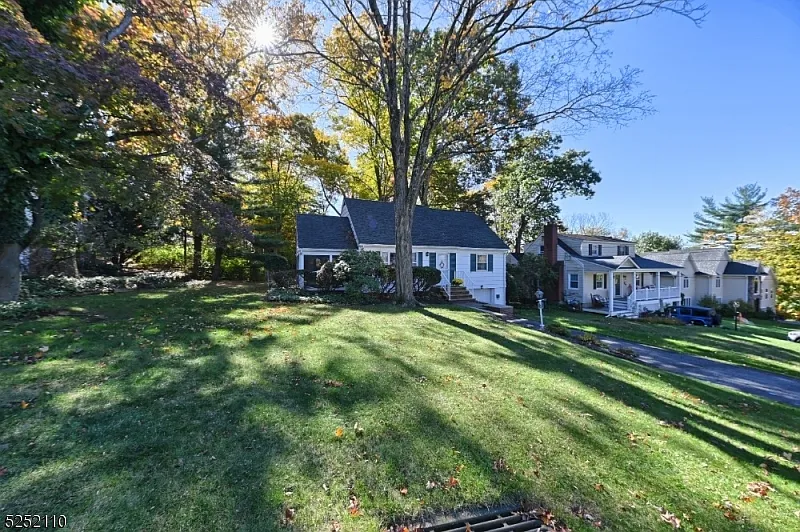 7 Mountainside Dr photo 1