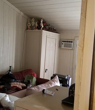4th image of 2504 Larkspur Ln