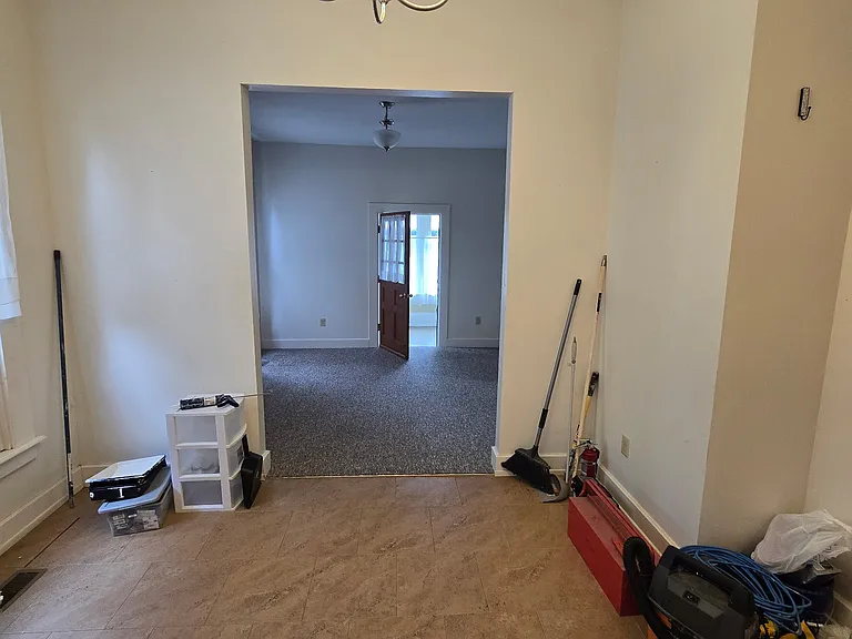 2052 Glenwood Ave — Photo 3