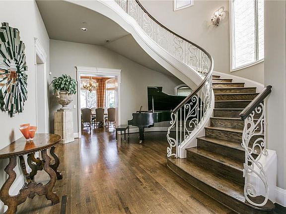 4th image of 6325 Carrington Dr