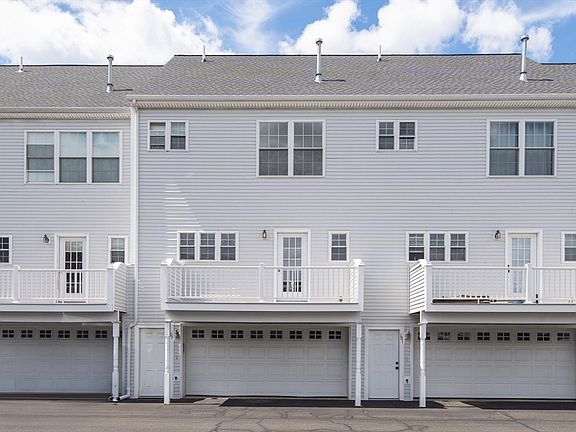 2nd image of 99 Myrtle St Unit 99