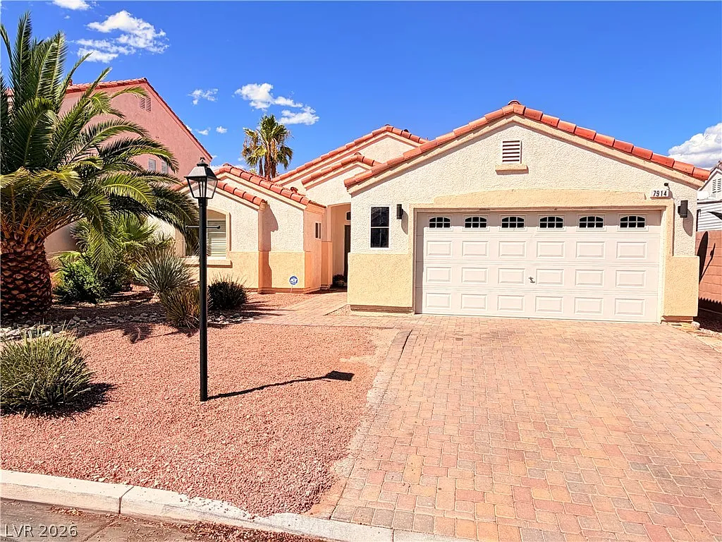 4 bed, 2.0 bath, 1814 sqft, $2,230 — Photo 2