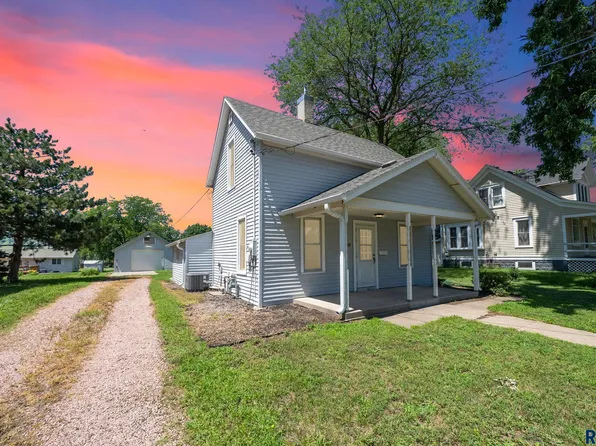 307 S Johnson St, Canton, SD 57013