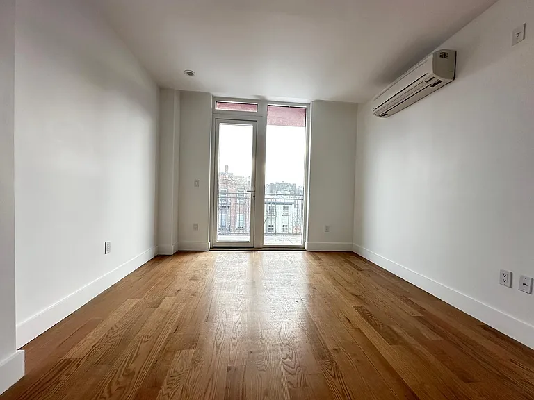 228 N 7th St #305 — Photo 6