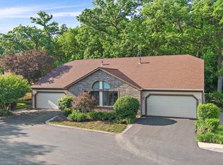 19 White Oak Ln, Elgin, IL 60123