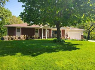 229 Indian Creek Dr, Pekin, IL 61554