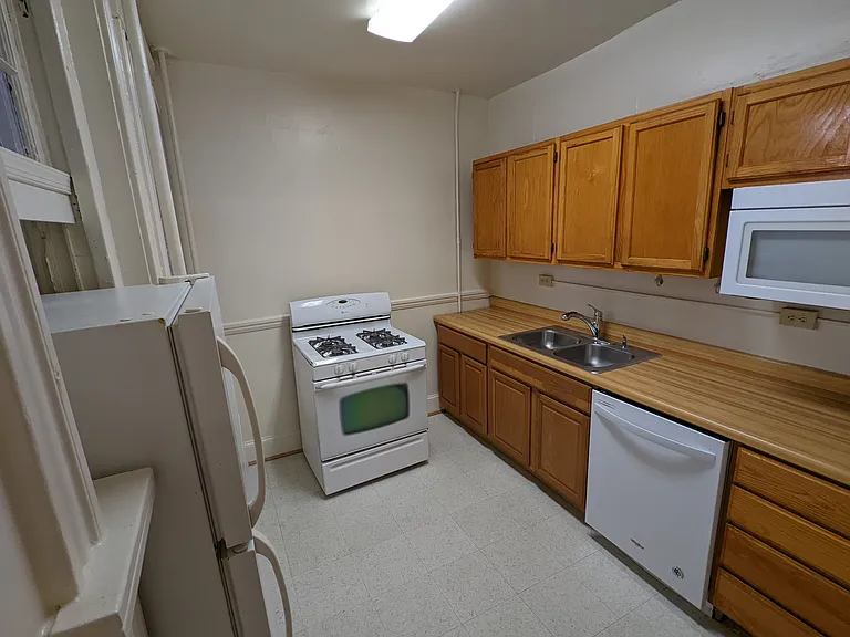 7 N Arthur Ashe Blvd #10 — Photo 4