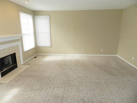 3rd image of 47111 Woodlong Dr