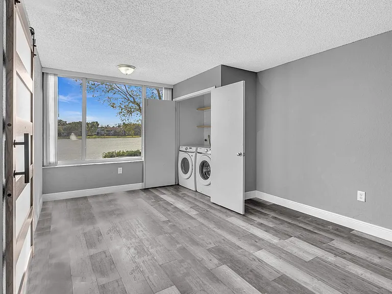 2820 Oakland Forest Dr #107 — Photo 29