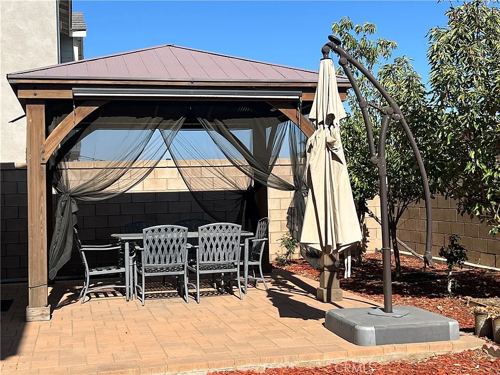 4 bed, 3.5 bath, 2947 sqft, $4,200 — Photo 2