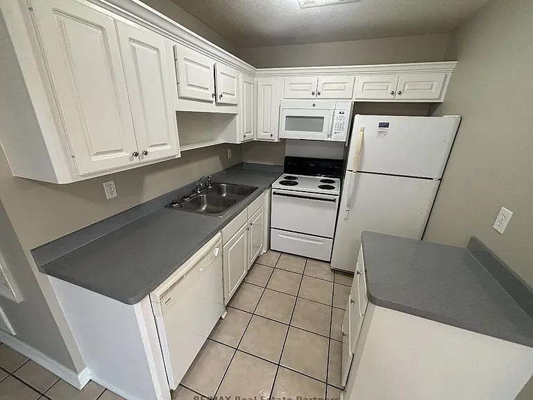 2503 W 7th St #27 — Photo 8