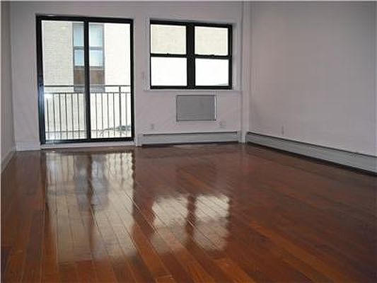 4th image of 2716 41st Ave APT 3C