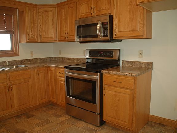 5th image of 715 9th St NE