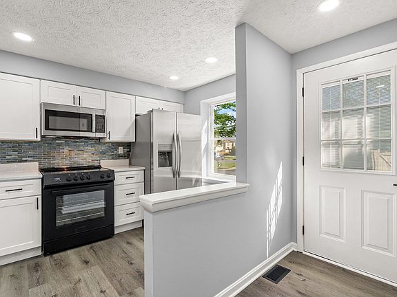 2nd image of 11705 Zebrawood Ct