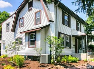 37 E Crescent Ave, Allendale, NJ 07401