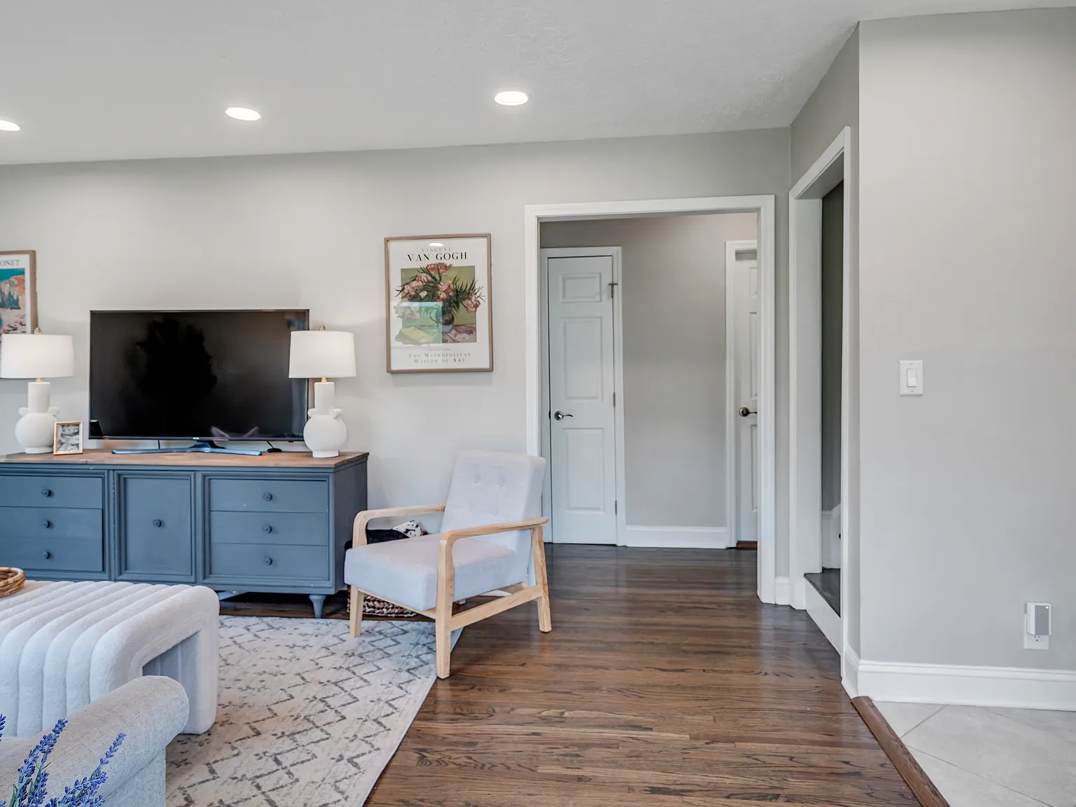 3 bed, 1313 sqft, $2,050 — Photo 2