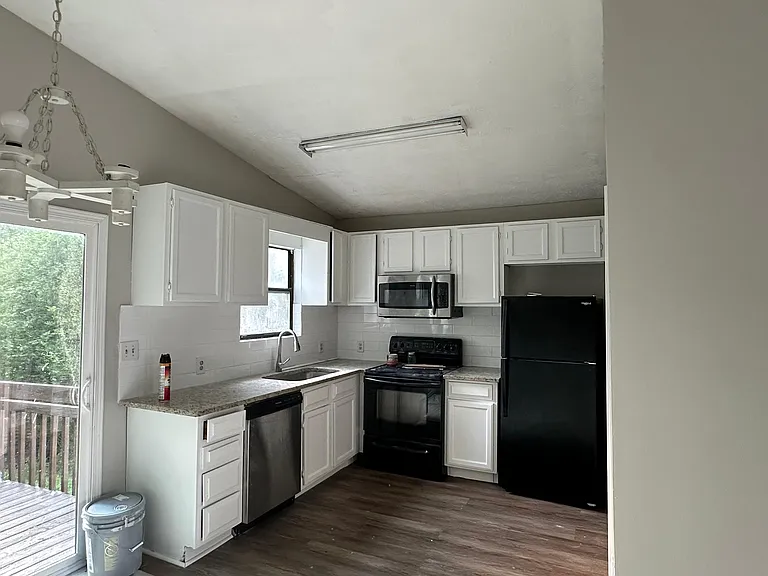 2120 Pinetree Dr #2 — Photo 6