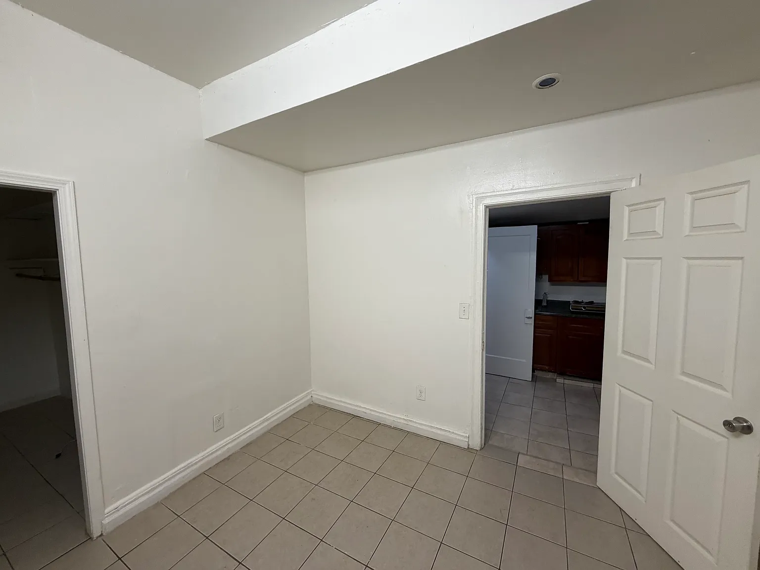 Studio, 250 sqft, $1,800 — Photo 3