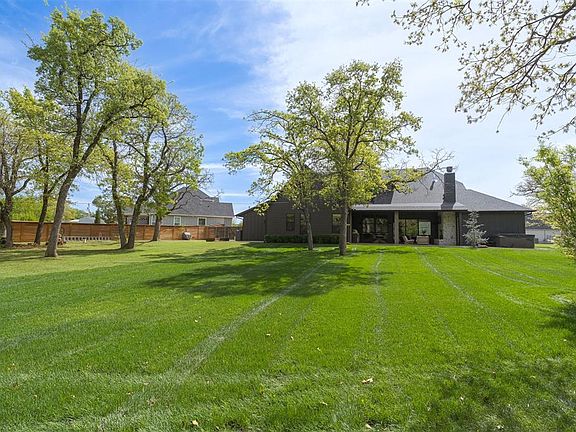2nd image of 251 Old Farm Rd