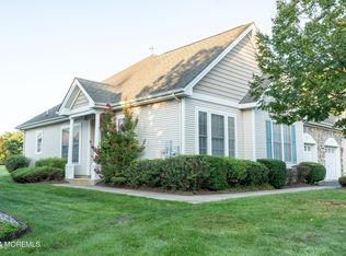 41 Meadowlark Dr, Hamilton, NJ 08690