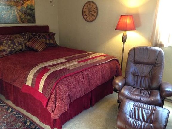 Bedroom/Living Room (Furnishings not included)