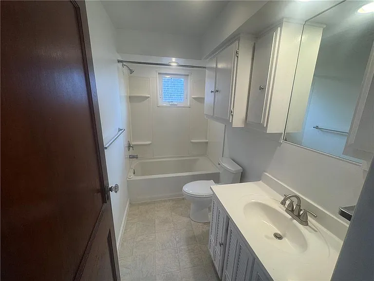 111 E Elm St — Photo 10
