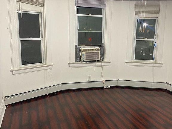 3rd image of 9434 117th St Floor 1
