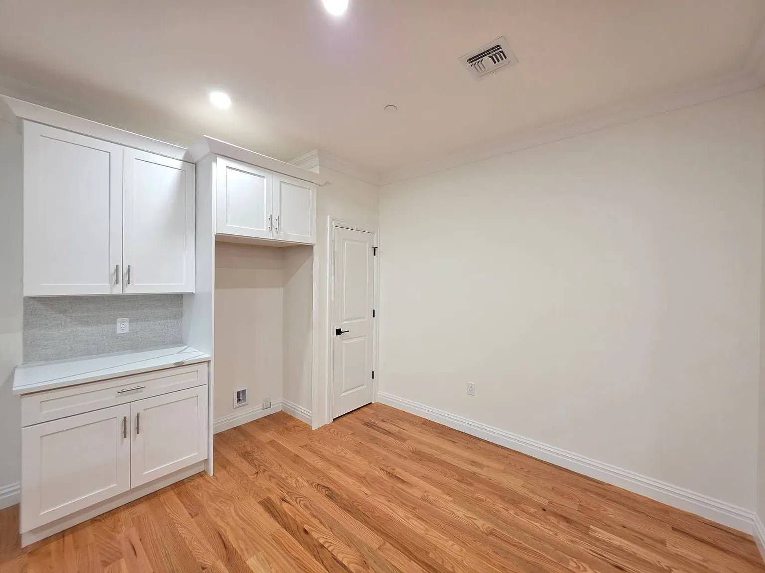 4 bed, 1900 sqft, $3,800 — Photo 3