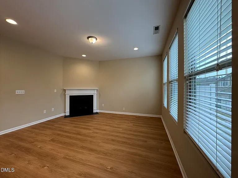 4478 Middletown Dr — Photo 10
