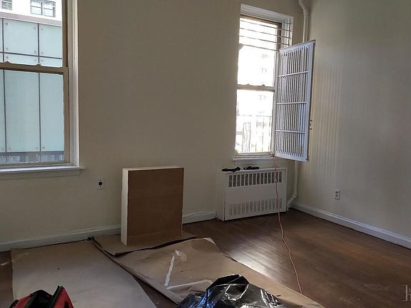5th image of 300 E 86th St Frnt 2