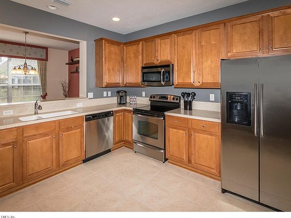 Eat-in Kitchen, Corian Counters