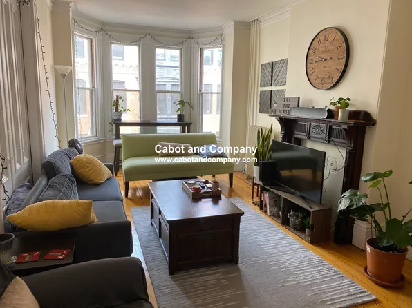 34 Isabella St APT 8, Boston, MA 02116